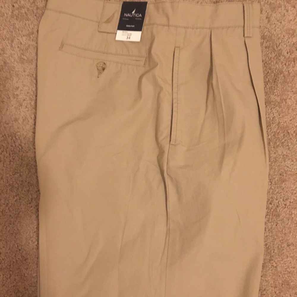 Nautica Men’s size 34 Tan Double Pleated Shorts